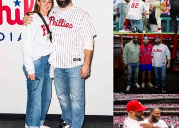 Jason Kelce and Fletcher Cox meet Phillies stars ahead of first pitch