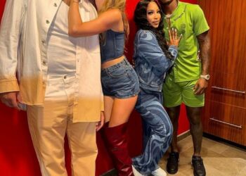Taylor Swift kisses Travis Kelce as new Chiefs party pics emerge
