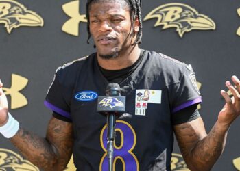 Lamar Jackson disagrees with Jayden Daniels comparisons to him!